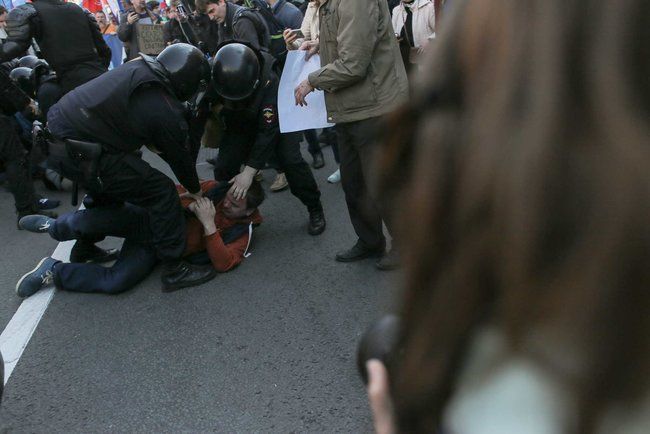 На первомайских акциях в России задержали 124 человека 13